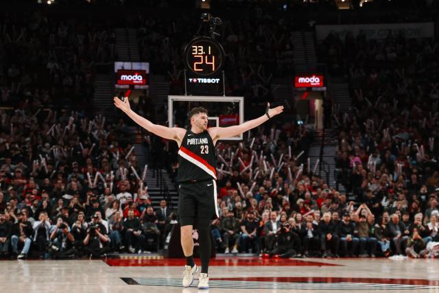 开云中国-摆烂大年鹤立鸡群！开拓者有望超勇士拿到主场优势